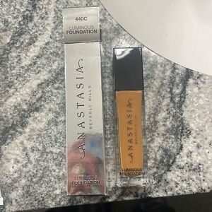 Anastasia Beverly Hills Luminous Foundation